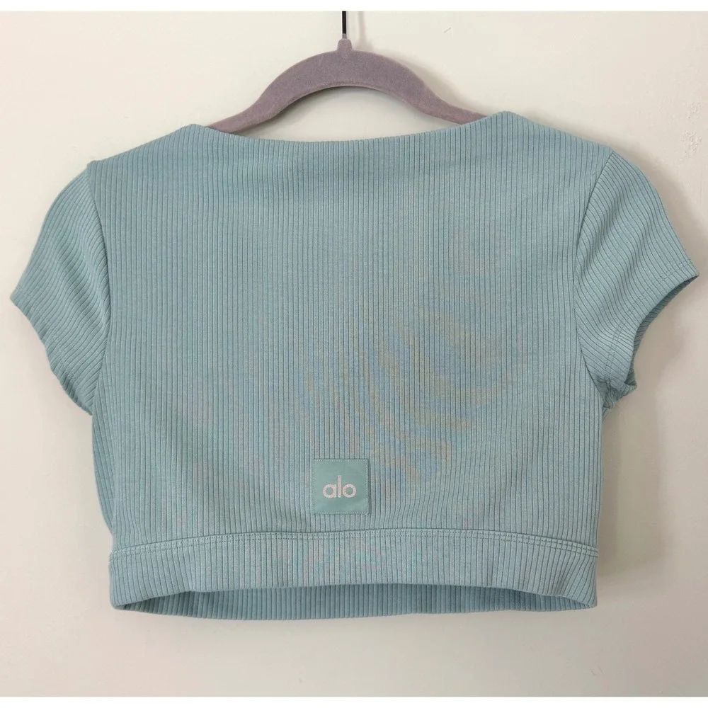 Alo Yoga Blissful Henley Bra‎ Crop Top Scoop Neck Short Sleeve Sage Green Medium